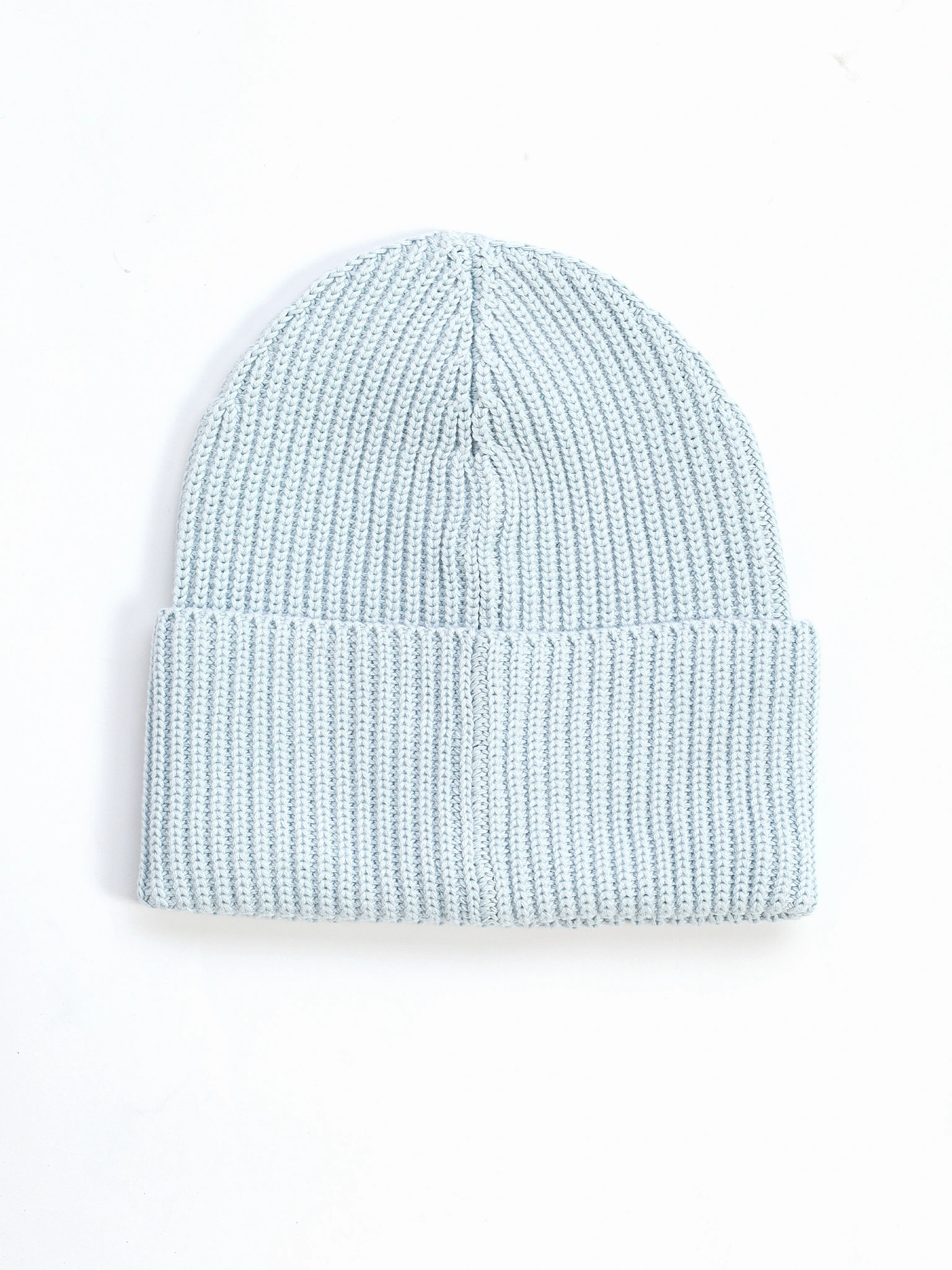 Шапка-бини светло-голубого цвета с отворотом из хлопка